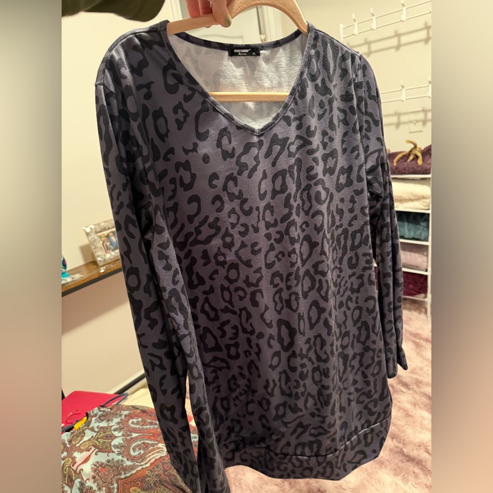 Elegant Animal Print V-Neck Blouse